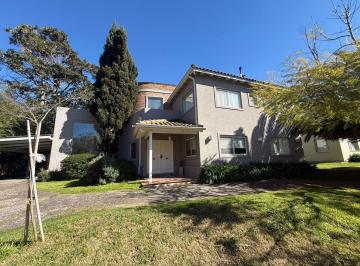 Casa · 220m² · 6 Ambientes · 3 Cocheras · Casa de 6 Ambientes en Fincas del Lago Escobar