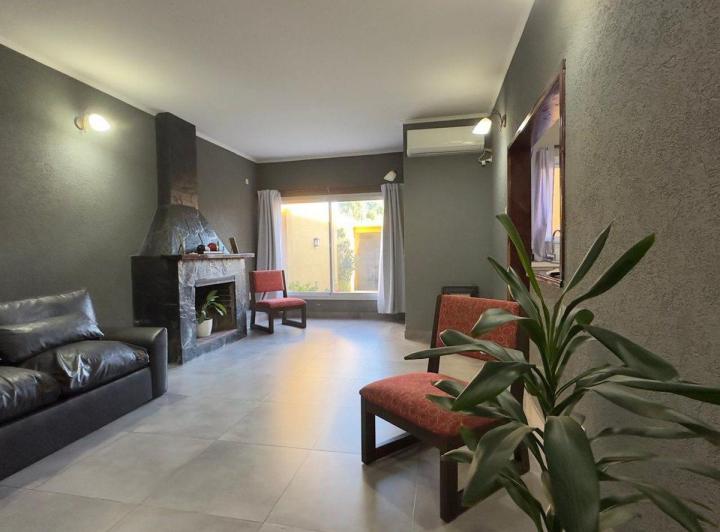 Casa · 220m² · 4 Ambientes · 1 Cochera