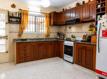 Casa · 98m² · 3 Ambientes · 1 Cochera · Casa en Venta City Bell 2 Dorm. Lote 15x28