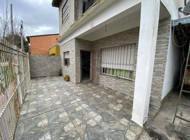 Casa · 76m² · 6 Ambientes · 1 Cochera