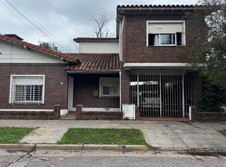 Casa · 178m² · 5 Ambientes · 1 Cochera