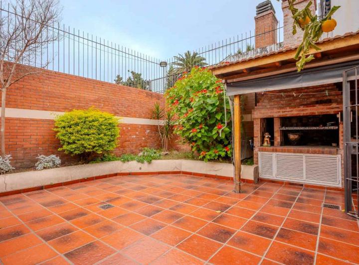 Casa · 300m² · 5 Ambientes · 2 Cocheras