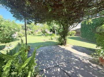Casa · 233m² · 5 Ambientes · Casa en Venta en Pergamino con Parque y Galpon