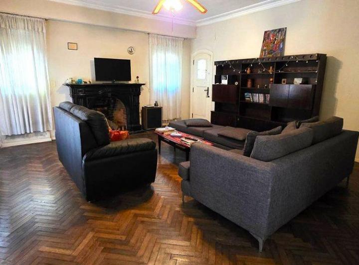 Casa · 245m² · 5 Ambientes · 1 Cochera