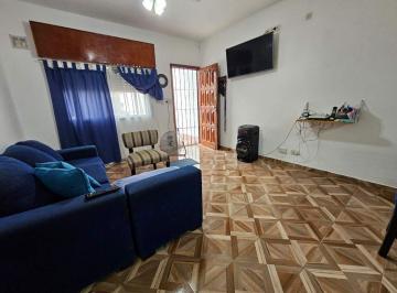 Casa · 60m² · 3 Ambientes · 1 Cochera · Venta Casa 3 Ambientes Merlo Parque Apto Credito