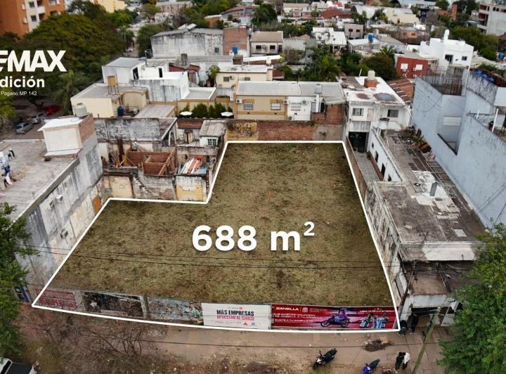 Terreno · 688m²