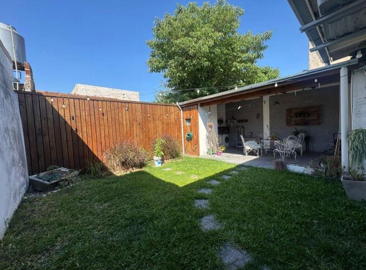 Casa · 80m² · 3 Ambientes · 2 Cocheras