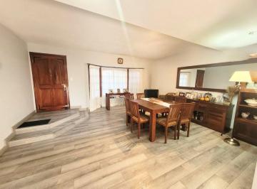Casa · 290m² · 5 Ambientes · 2 Cocheras · Casa Venta 5 Amb Don Torcuato con Pileta Quincho