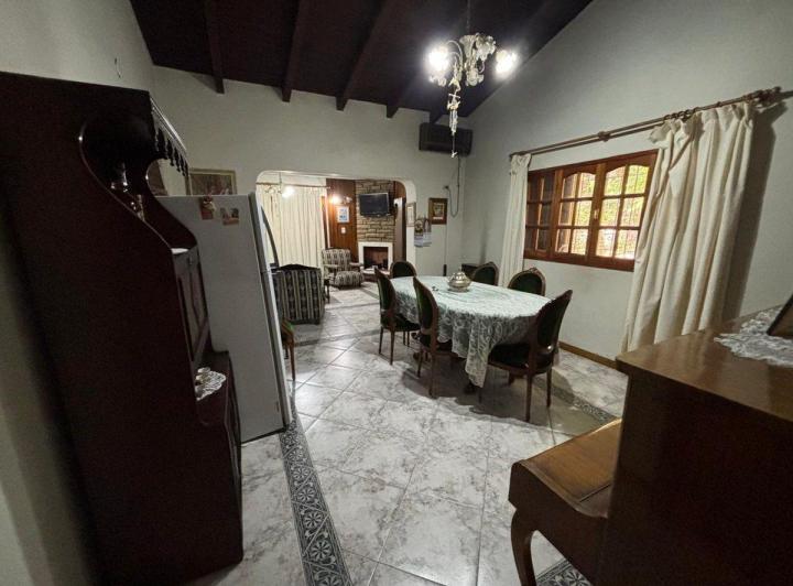Casa · 195m² · 9 Ambientes · 2 Cocheras