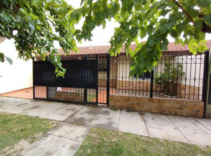 Casa · 150m² · 4 Ambientes · 2 Cocheras