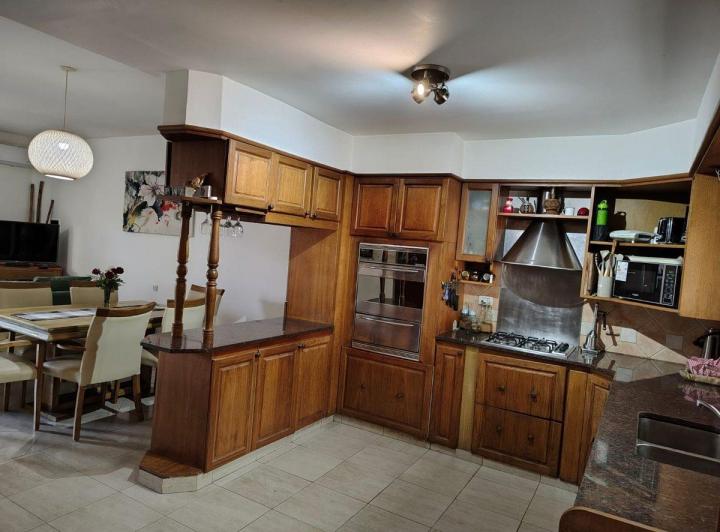 Casa · 120m² · 4 Ambientes · 2 Cocheras