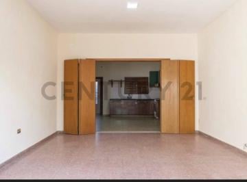 Casa · 200m² · Casa Al Frente de 2 Dorm. + Casa Interna