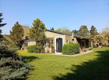 Casa · 140m² · 5 Ambientes · 1 Cochera · Casa Quinta de 5 Ambientes con Amplio Terreno, Piscina y Galería en El Trébol. La Unión, Ezeiza.