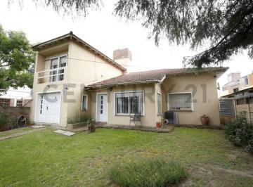 Terreno · 198m² · 5 Ambientes · 2 Cocheras · Lotes en Venta en Gonnet, Ideal Constructor