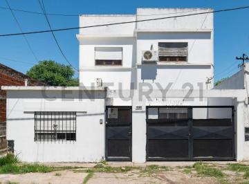 Casa · 84m² · 5 Ambientes · 1 Cochera · Casa en Venta en La Plata Tipo PH - San Carlos