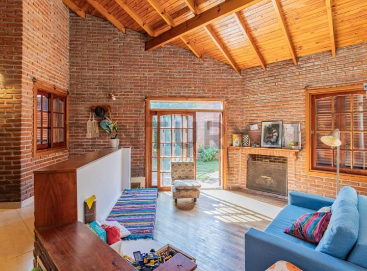 Casa · 180m² · 5 Ambientes