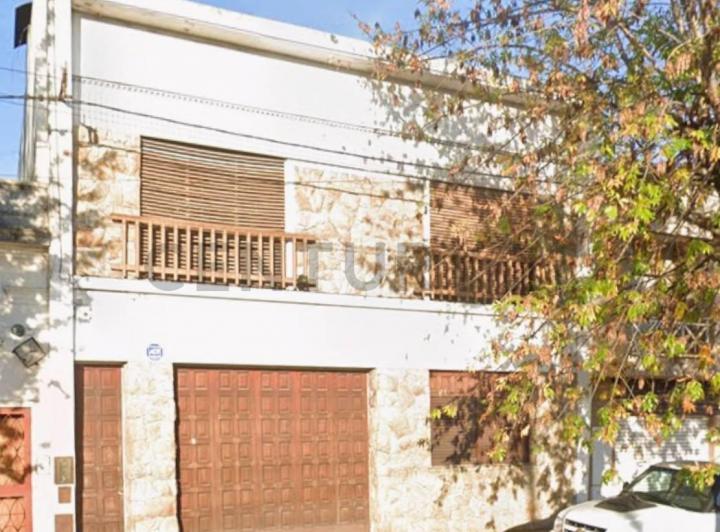 Depósito · 300m² · 4 Ambientes · 5 Cocheras