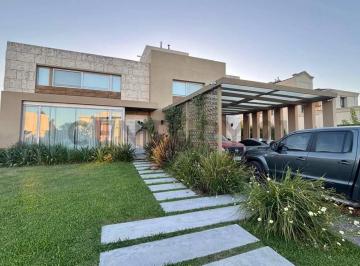 Casa · 438m² · 5 Ambientes · 1 Cochera · Alquiler Casa 5 Ambientes Amueblada – Buenos Aires Golf Country Club