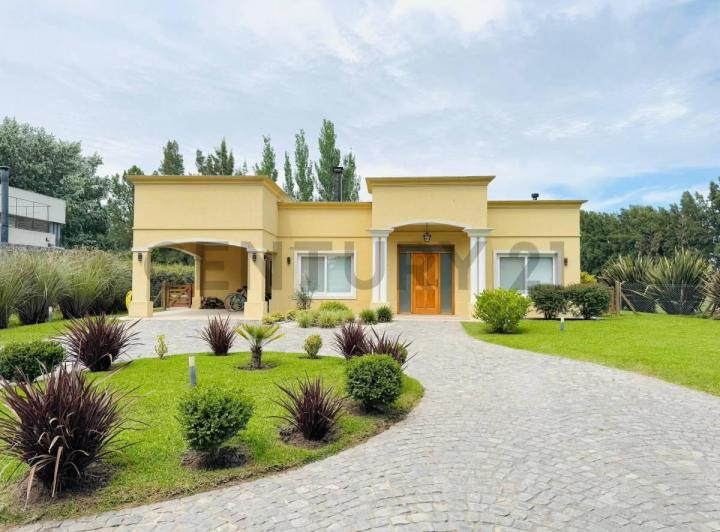 Casa · 143m² · 4 Ambientes · 1 Cochera