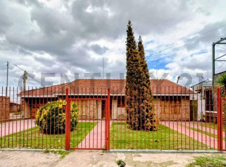 Casa · 292m² · 5 Ambientes · 3 Cocheras