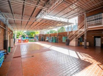 Local comercial · 939m² · Importante Propiedad Comercial Para Varios Fines Educacion.