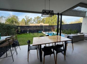 Casa · 125m² · 4 Ambientes · 2 Cocheras · Casa en Venta en Gonnet 3 Dorm.