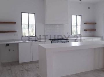 Terreno · 221m² · 4 Ambientes · 2 Cocheras · Venta de Casa de 5 Ambientes en Puertos / Araucarias, Escobar