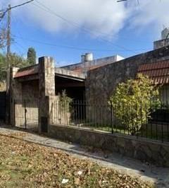 Casa · 131m² · 2 Ambientes · 1 Cochera · Casa en Venta 3 Dorm. a Reciclar 529 27 y 28