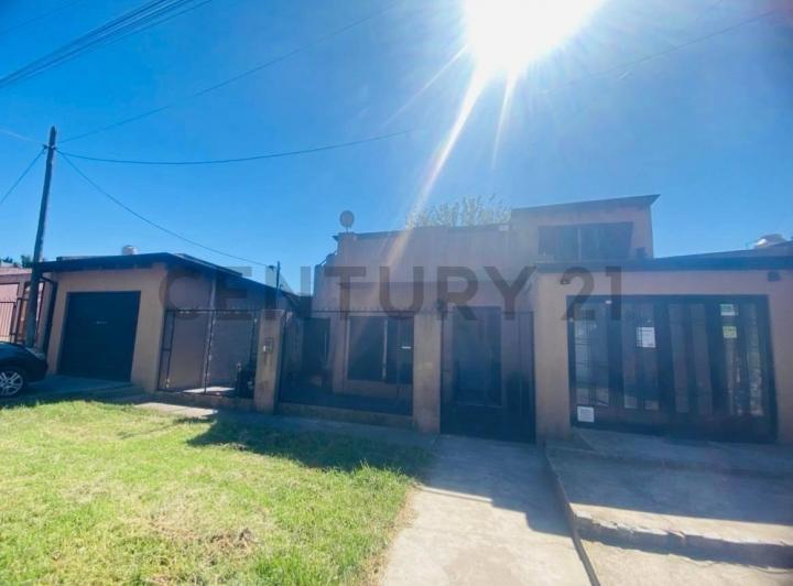 Casa · 103m² · 4 Ambientes · 1 Cochera