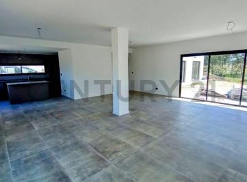 Casa · 177m² · 4 Ambientes · 1 Cochera · Venta Hermosa Casa en Barrio Privado Tierras del Mar
