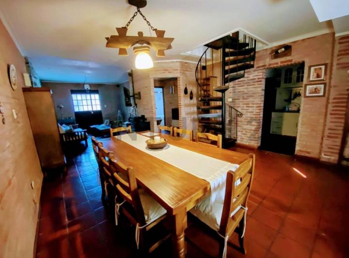 Casa · 170m² · 4 Ambientes · 1 Cochera