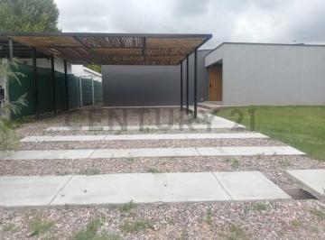 Casa · 220m² · 3 Dormitorios · 2 Cocheras · Casa en Venta en Barrio El Nevado – Chacras de Coria