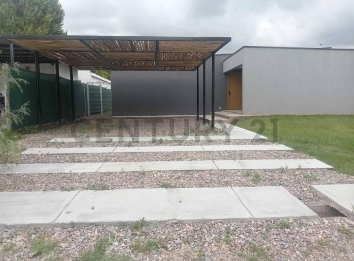 Casa · 220m² · 3 Dormitorios · 2 Cocheras