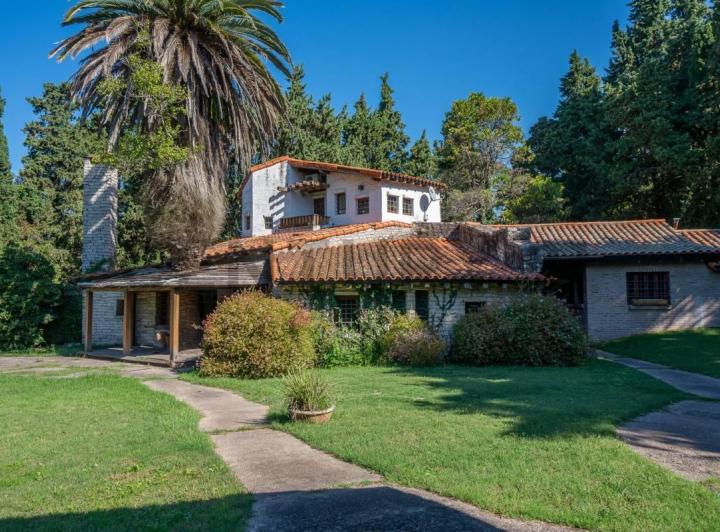 Casa · 290m² · 3 Dormitorios · 2 Cocheras