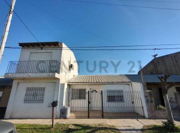 Casa · 180m² · 4 Ambientes · Venta de Casa 4 Ambientes + Departamento 2 Ambientes en Cañuelas.