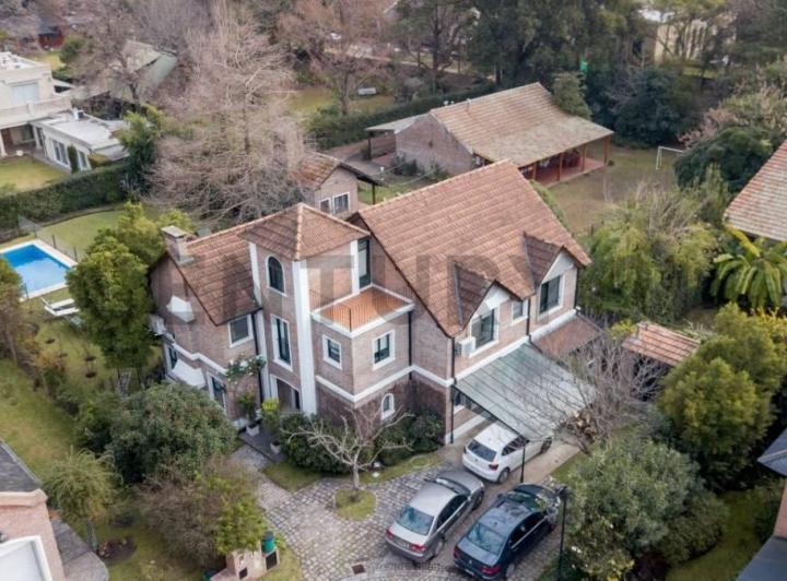 Casa · 250m² · 6 Ambientes