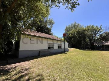 Casa · 80m² · 4 Ambientes · Casa en Venta 4 Ambientes en Mariano Acosta con Pileta, Quincho y Parrilla
