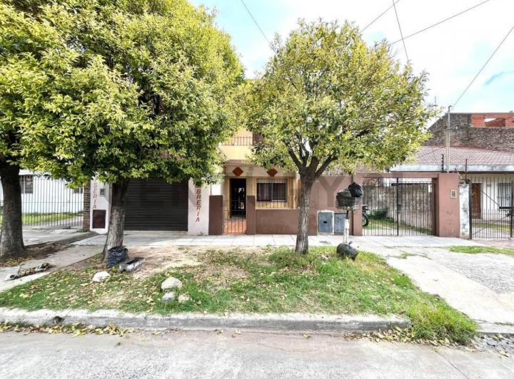 Casa · 246m² · 5 Ambientes · 2 Cocheras