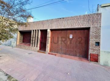 Casa · 210m² · 9 Ambientes · 1 Cochera · Venta Casa en Barrio Providencia 3 Dorm. Ideal Inversión