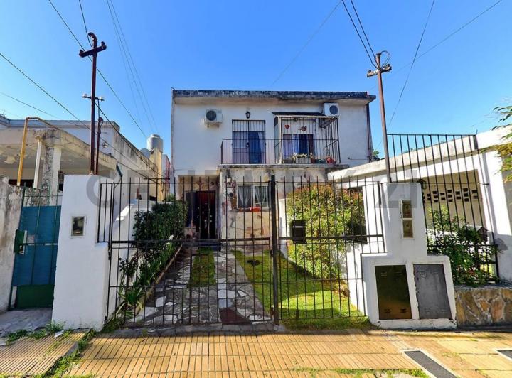 Casa · 79m² · 3 Ambientes · 1 Cochera
