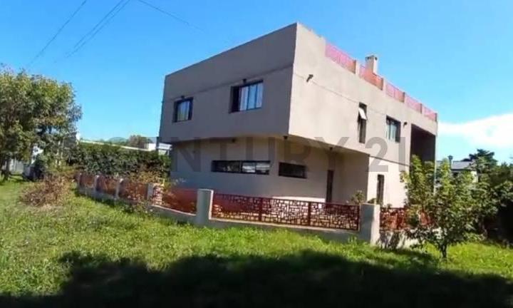 Casa · 284m² · 5 Ambientes · 2 Cocheras