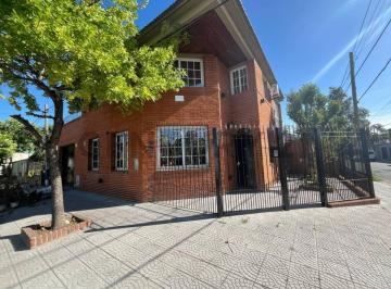 Casa · 120m² · 5 Ambientes · 1 Cochera · Casa en Alquiler, 3 Dorm., Ubicada en Villa Elvira, La Plata