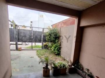 Casa · 80m² · 5 Ambientes · 2 Cocheras · Casa Duplex en Venta. Berisso