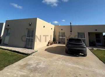 Casa · 127m² · 5 Ambientes · 4 Cocheras · Casa 5 Ambientes con Piscina en Club de Campo La Faustina
