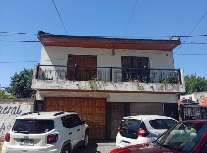 Casa · 200m² · 3 Dormitorios · 1 Cochera