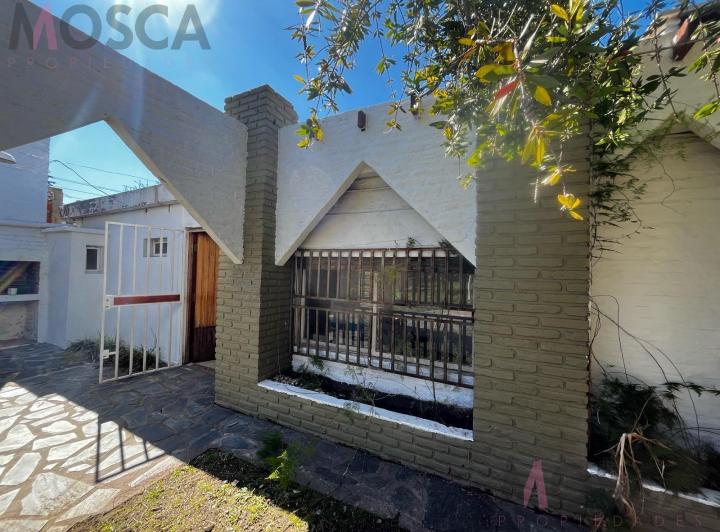Casa · 400m² · 4 Ambientes · 3 Cocheras