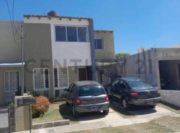 Casa · 70m² · 3 Ambientes · 2 Cocheras · Venta Casa Barrio Carrara de Horizonte + Dpto Planta Alta a Terminar