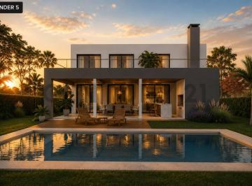 Casa · 251m² · 6 Ambientes · 2 Cocheras · Casa en Venta en Haras del Sur III con Pileta y 4 Dorm.