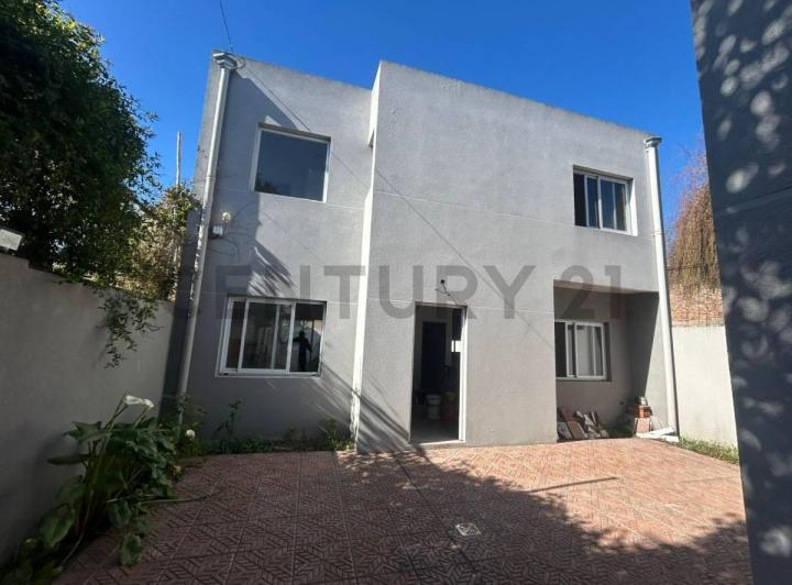 Casa · 110m² · 4 Ambientes · 1 Cochera