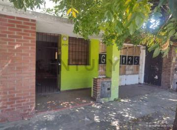Casa · 230m² · 2 Ambientes · 1 Cochera · Casa con Galpón en Venta en Barrio El Carmen